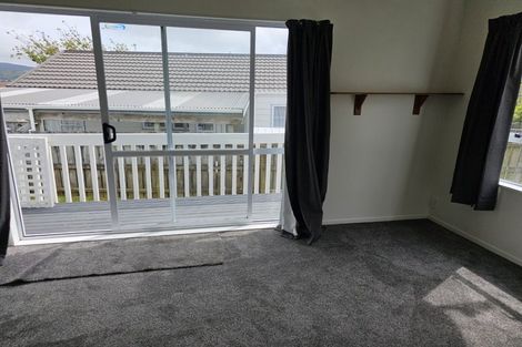 Photo of property in 33 Guadeloupe Crescent, Grenada Village, Wellington, 6037