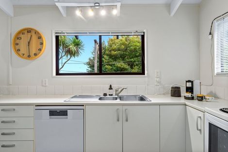 Photo of property in 2/19 Seaview Road, Glenfield, Auckland, 0629