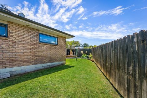 Photo of property in 9a Ballial Place, West Harbour, Auckland, 0618