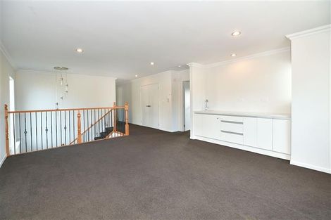 Photo of property in 16 Fernhill Way, Oteha, Auckland, 0632