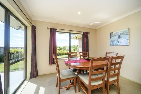 Photo of property in 53 Pacific Drive, Fitzherbert, Palmerston North, 4410