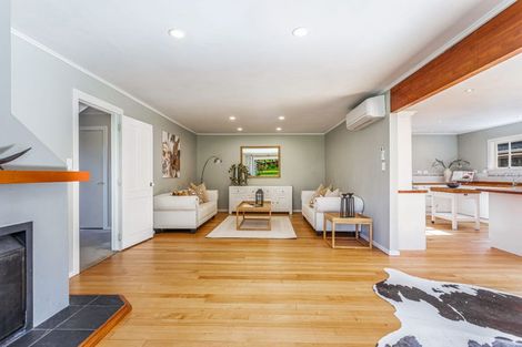 Photo of property in 137 Brian Crescent, Stanmore Bay, Whangaparaoa, 0932