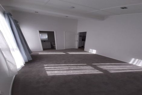 Photo of property in 2/41 Charles Dickens Drive, Mellons Bay, Auckland, 2014