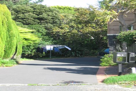 Photo of property in 15 Kingsbridge Place, Newlands, Wellington, 6037