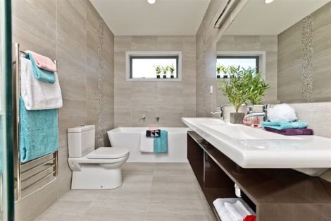 Photo of property in 120 San Valentino Drive, Henderson, Auckland, 0612