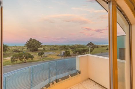 Photo of property in 378 Marine Parade, South New Brighton, Christchurch, 8062