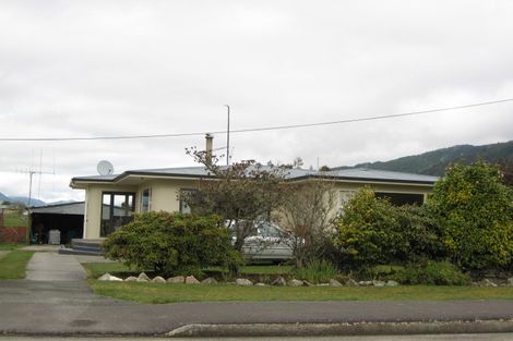 Photo of property in 18 Hampden Street, Murchison, 7007