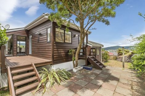 Photo of property in 18 Ordley Grove, Tawa, Wellington, 5028