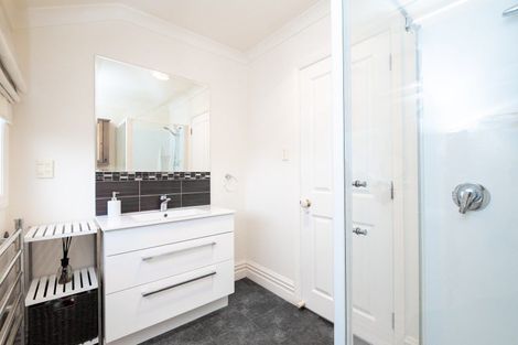 Photo of property in 5 Selwyn Road, Hospital Hill, Napier, 4110