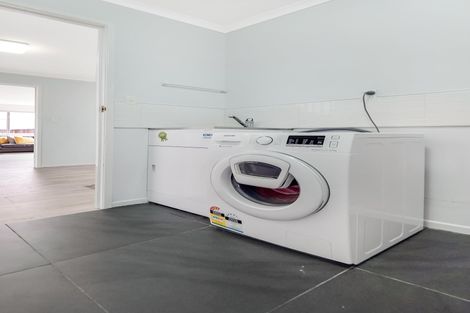 Photo of property in 129 Botany Road, Botany Downs, Auckland, 2010