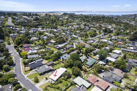 Photo of property in 1/2 Flavia Close, Torbay, Auckland, 0630