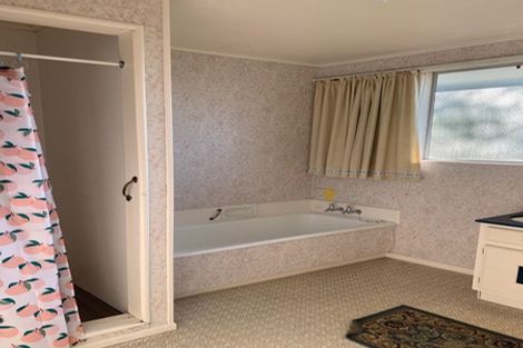 Photo of property in 6 Banksia Grove, Maungaraki, Lower Hutt, 5010