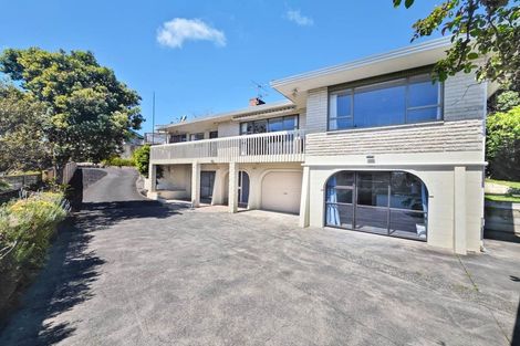 Photo of property in 16 Trevone Place, Forrest Hill, Auckland, 0620