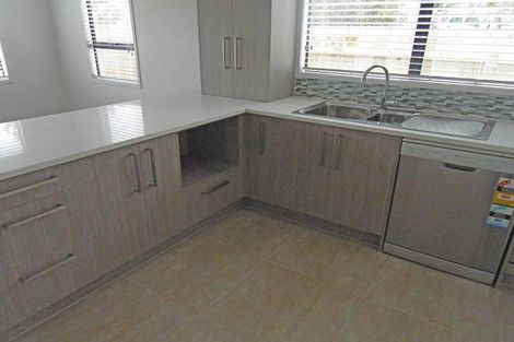 Photo of property in 14 Crosby Road, West Harbour, Auckland, 0618