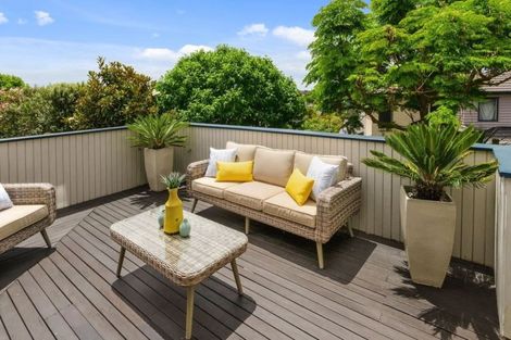 Photo of property in 1/131 Carlisle Road, Northcross, Auckland, 0632