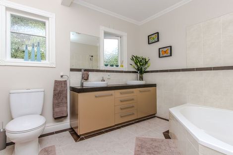 Photo of property in 331 Titirangi Road, Titirangi, Auckland, 0604