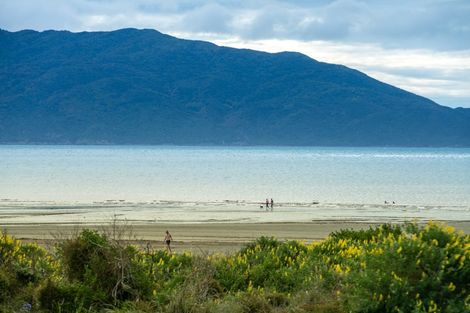 Photo of property in 41 Field Way, Waikanae Beach, Waikanae, 5036