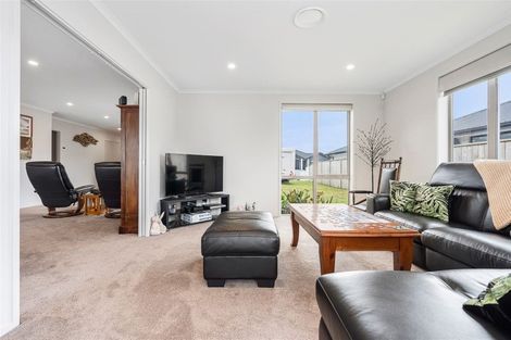 Photo of property in 6 Powhaitere Road, One Tree Point, 0118