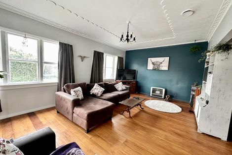 Photo of property in 12 Douglas Street, Hawera, 4610