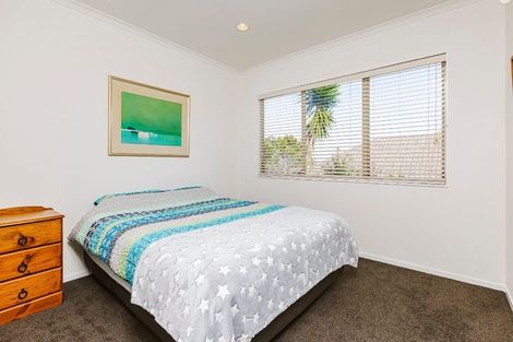 Photo of property in 24 Corta Bella Place, Golflands, Auckland, 2013