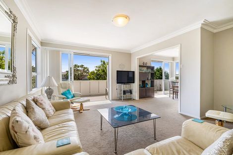 Photo of property in 31 Covil Avenue, Te Atatu South, Auckland, 0610