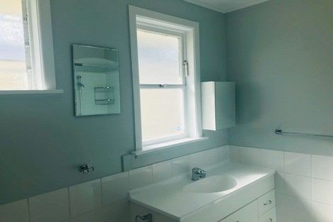 Photo of property in 23 Verbena Road, Birkdale, Auckland, 0626