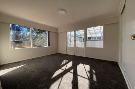 Photo of property in 92 Ravenwood Drive, Forrest Hill, Auckland, 0620