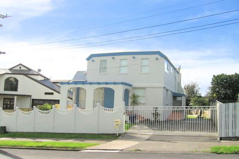 Photo of property in 2 Laings Road, Bucklands Beach, Auckland, 2012
