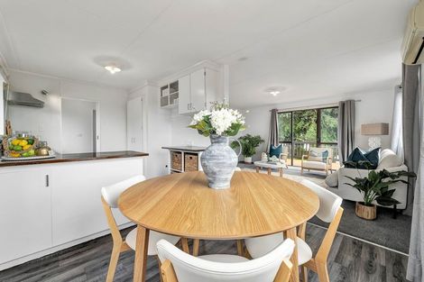 Photo of property in 33 Riversdale Drive, Merrilands, New Plymouth, 4312