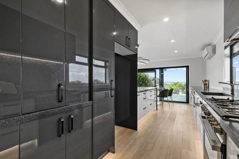 Photo of property in 2a Redwood Drive, Massey, Auckland, 0614