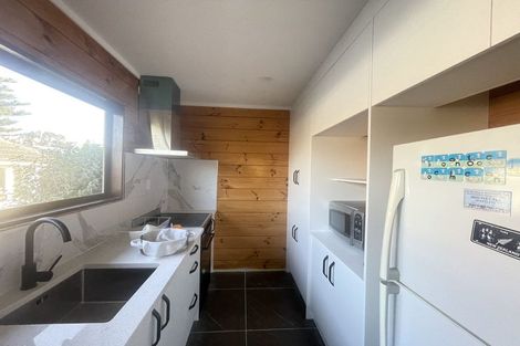 Photo of property in 2/41 College Road, Northcote, Auckland, 0627