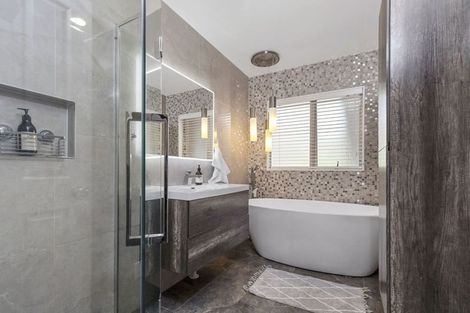 Photo of property in 20 Kate Sheppard Avenue, Torbay, Auckland, 0630