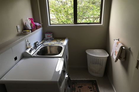 Photo of property in 679 Waitakere Road, Kumeu, 0891