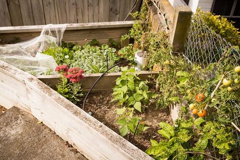 Photo of property in 15 Gloaming Hill, Titahi Bay, Porirua, 5022