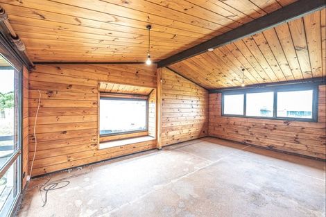 Photo of property in 15 Aranui Avenue, Castlecliff, Whanganui, 4501