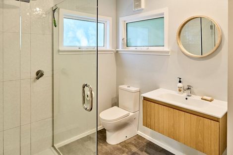 Photo of property in 98 Motuhara Road, Plimmerton, Porirua, 5026