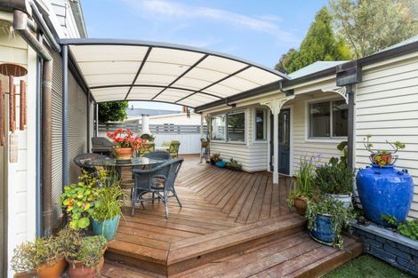 Photo of property in 11 Bowling Road, Greenmeadows, Napier, 4112