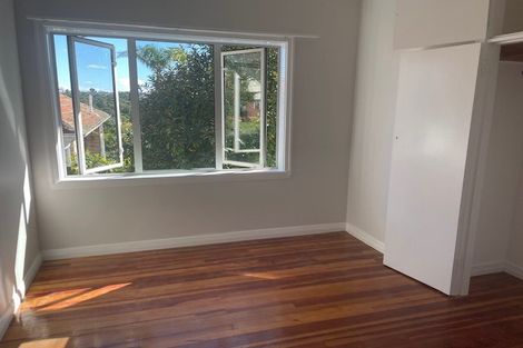 Photo of property in 2/3 Aorangi Place, Birkenhead, Auckland, 0626