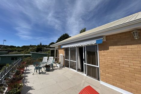 Photo of property in 49 Kakariki Grove, Waikanae, 5036