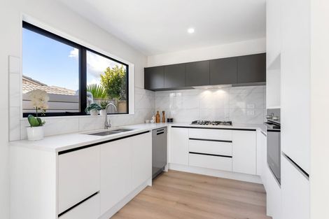 Photo of property in 16b Meadway, Sunnyhills, Auckland, 2010