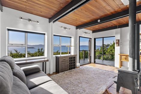 Photo of property in 11 Karaka Street, Eastbourne, Lower Hutt, 5013