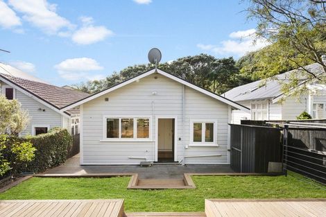 Photo of property in 3 Dee Street, Island Bay, Wellington, 6023