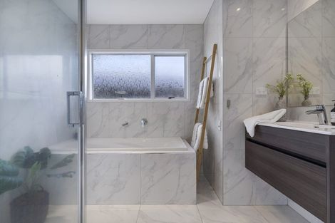 Photo of property in 6 Mannering Place, Hillcrest, Auckland, 0627