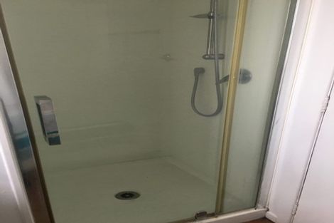 Photo of property in 12 Barker Rise, Northcross, Auckland, 0632