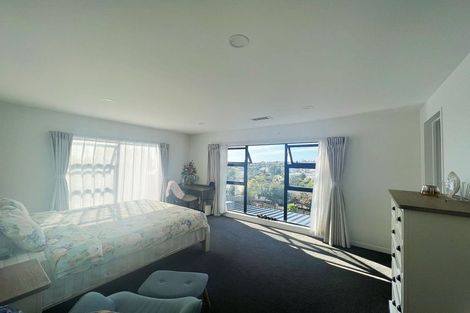 Photo of property in 25 Kiteroa Terrace, Rothesay Bay, Auckland, 0630