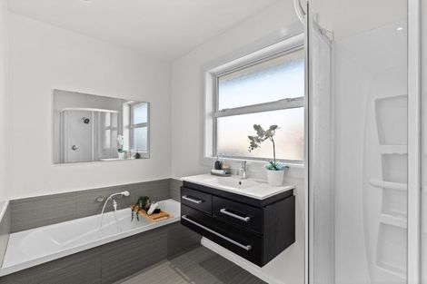 Photo of property in 57 Liverton Crescent, Bishopdale, Christchurch, 8053