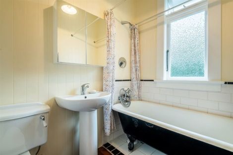 Photo of property in 2/10 Birkley Road, Bayswater, Auckland, 0622