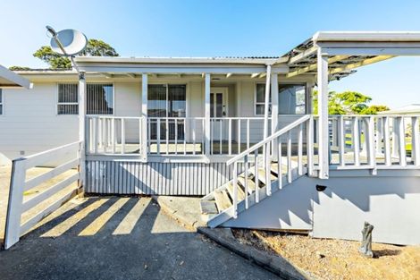 Photo of property in 14 Frobisher Way, Clendon Park, Auckland, 2103