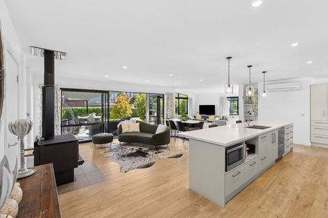 Photo of property in 5 Jessies Crescent, Wanaka, 9305