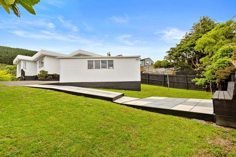 Photo of property in 26 Raroa Terrace, Tawa, Wellington, 5028